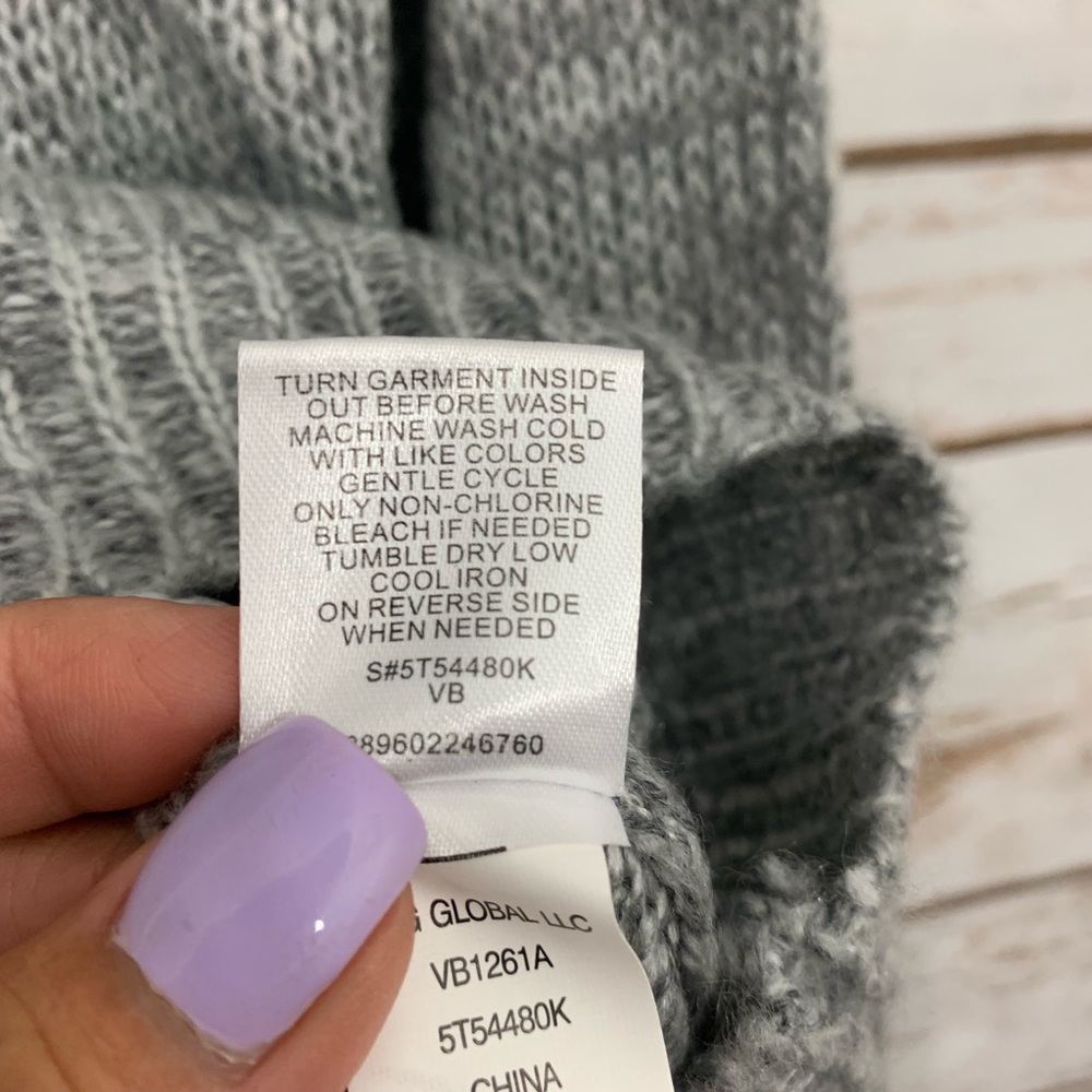 NWT Claud Chaser Light Gray Floral Sweater… - Picture 7 of 8